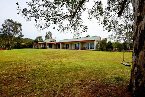 Rothbury Escape - Redcliffe Tourism 0