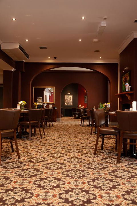 Royal Hotel Singleton - Redcliffe Tourism 3