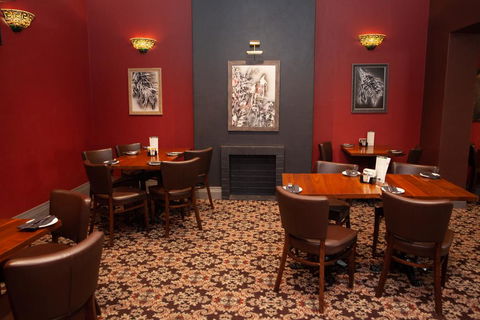 Royal Hotel Singleton - Redcliffe Tourism 2