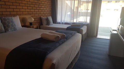 Royal Palms Motor Inn - Redcliffe Tourism 2