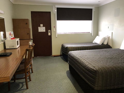 Roydons Motor Inn - Redcliffe Tourism 2