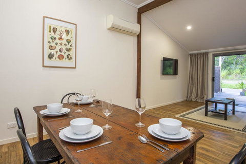 Sail Rock Apartment 2 - Redcliffe Tourism 1