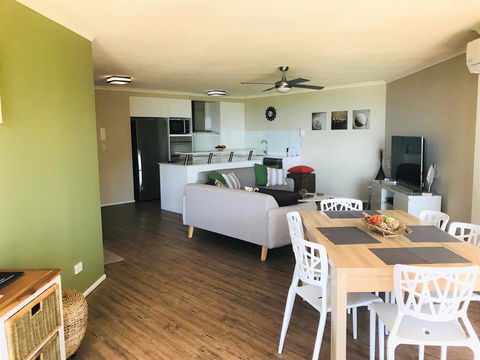 Sanctuary Beach Resort - Redcliffe Tourism 3