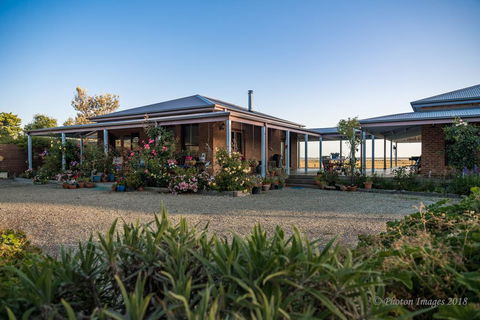 Sanctuary@Waratah - Redcliffe Tourism 0
