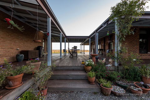 Sanctuary@Waratah - Redcliffe Tourism 1