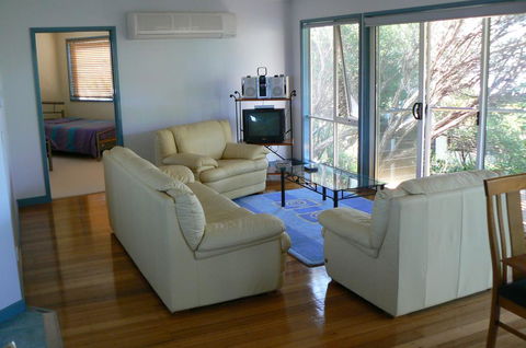 Sandy Point Beach Escape 1 Bedroom Apartment - Redcliffe Tourism 3