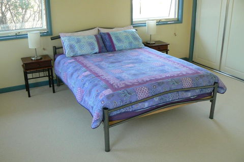 Sandy Point Beach Escape 1 Bedroom Apartment - Redcliffe Tourism 2