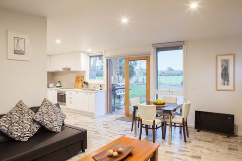Sandy Point Hideaway - Redcliffe Tourism 0