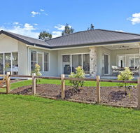 Santa Ana Retreat - Redcliffe Tourism