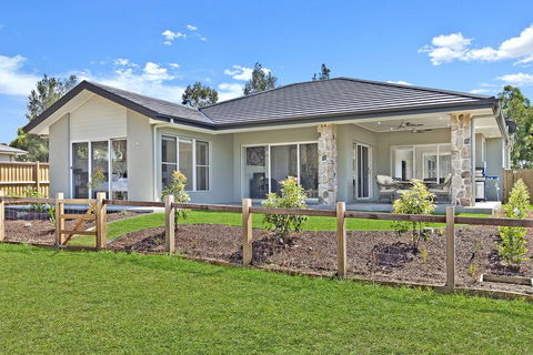 Santa Ana Retreat - Redcliffe Tourism 0