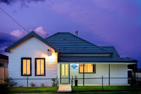 Sapphire Cottage - Redcliffe Tourism 0