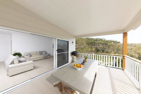 Seal Rocks Beach House ....Sugarloaf - Redcliffe Tourism 0