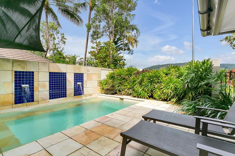 Seascape Holidays At Sea Temple - Redcliffe Tourism 2