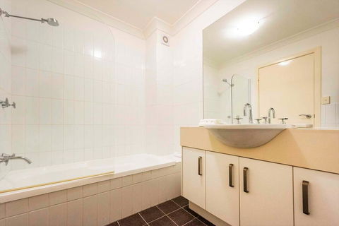 Seaspray 5 - Redcliffe Tourism 0