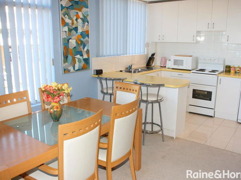 Seaview #2 - 2/171 Avoca Drive - Redcliffe Tourism 2