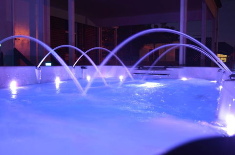 Semaphore Sea Breeze - Family Beach-Heated Pool Holiday - Redcliffe Tourism 0