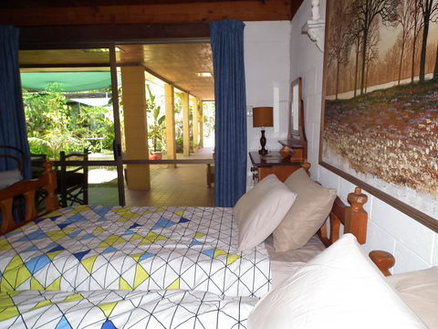 Shady Grove B&B - Redcliffe Tourism 0