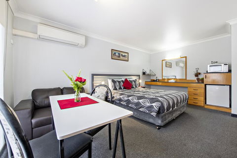 Shearing Shed Motor Inn - Redcliffe Tourism 1