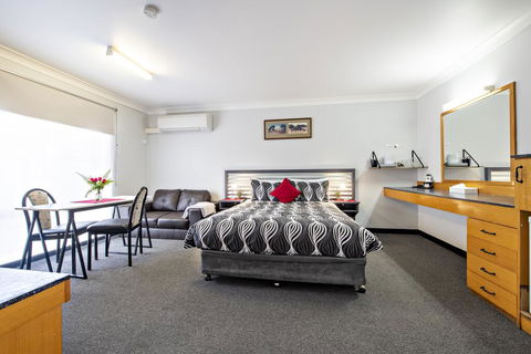 Shearing Shed Motor Inn - Redcliffe Tourism 3