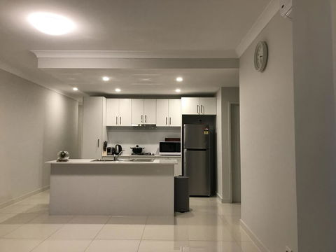 Shine Apartment - Redcliffe Tourism 2