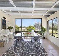 Silky Oak Cottage - cosy with country views - Redcliffe Tourism