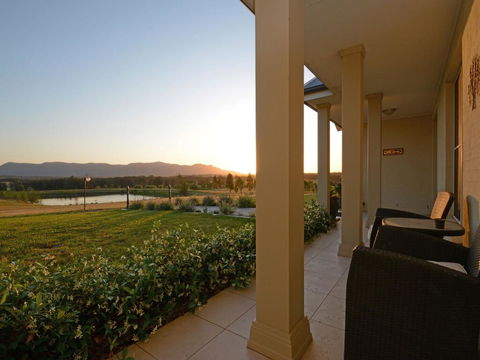 Silver Springs Estate 4br House + 6br House With Wifi, Pool. Fireplace, Views, Olives And Space - Redcliffe Tourism 1