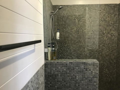 Silvermere Guesthouse - Redcliffe Tourism 3
