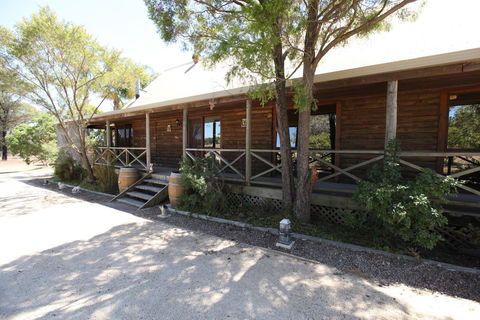 Silverpoint Accommodation - Redcliffe Tourism 1