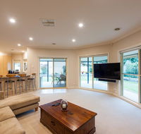 Simms Retreat - Redcliffe Tourism