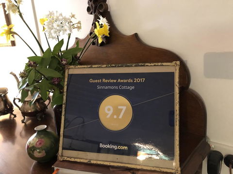 Sinnamons Cottage - Redcliffe Tourism 1