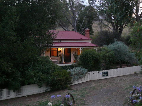 Sinnamons Cottage - Redcliffe Tourism 0