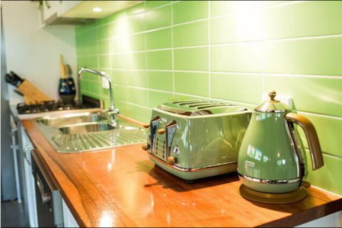 Sinnamons Cottage - Redcliffe Tourism 2