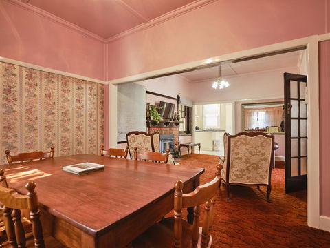 Skymirror Cottage - Redcliffe Tourism 3