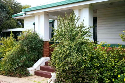 Skymirror Cottage - Redcliffe Tourism 0