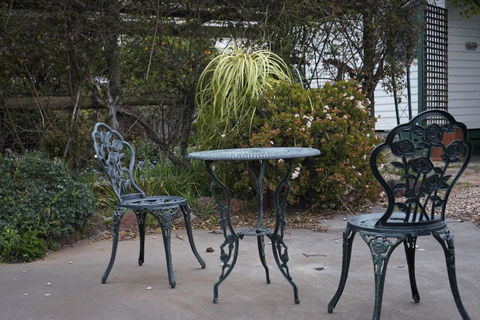Skymirror Cottage - Redcliffe Tourism 1