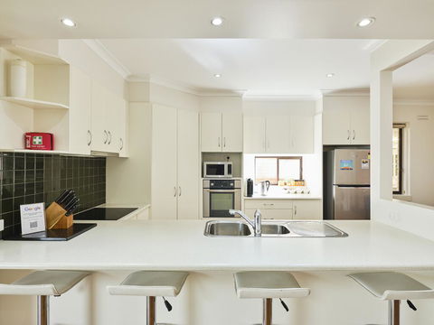 Skymirror Villa - Redcliffe Tourism 1