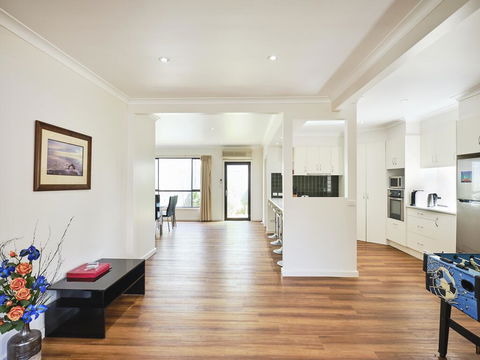 Skymirror Villa - Redcliffe Tourism 0