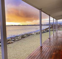 Smart Beach House  Pelican Point - Redcliffe Tourism