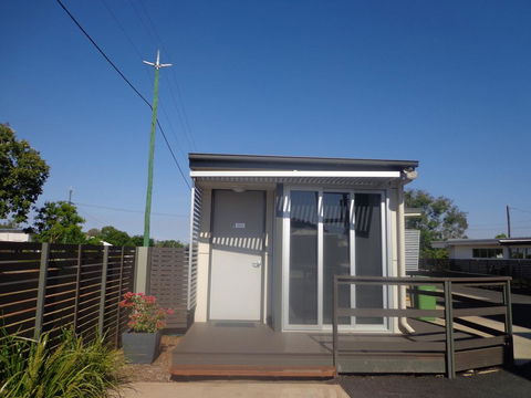 Smart Stayzzz Inns - Redcliffe Tourism 2