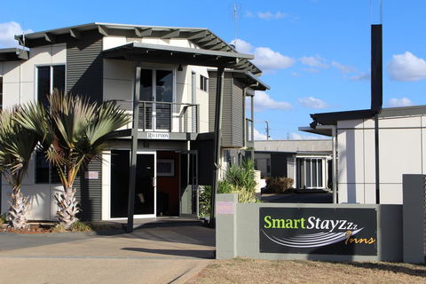Smart Stayzzz Inns - Redcliffe Tourism 0