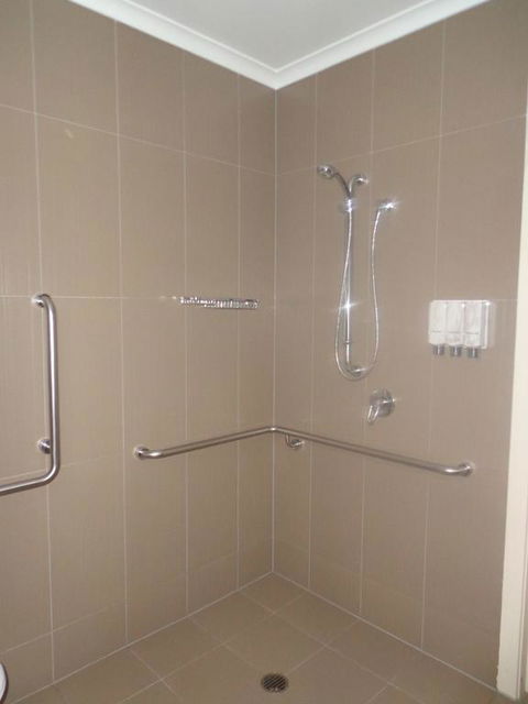 Smart Stayzzz Inns - Redcliffe Tourism 3