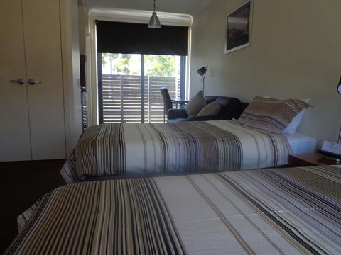 Smart Stayzzz Inns - Redcliffe Tourism 1