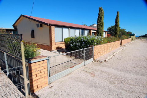 Smoky Bay Holiday House - Redcliffe Tourism 2