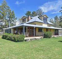 Soldiers Cottage picturebook vineyard home - Redcliffe Tourism