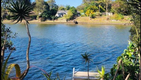 Spacious 2 Bedroom Beach Side Apartment - Close To Shopping Centre With Coles, Health Food Shop, Sushi, Pizza, Cafes, Hairdresse - Redcliffe Tourism 0