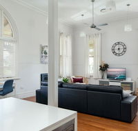 Spacious 2-bed 2-bath Home with Parking and Balcony - Redcliffe Tourism