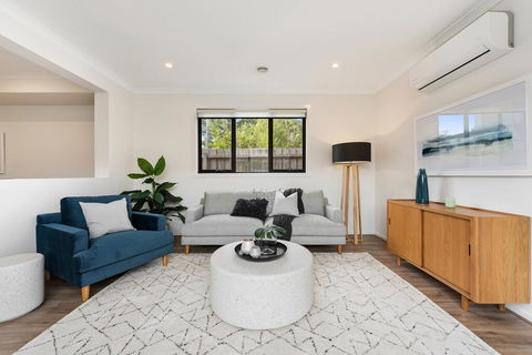Spacious 4-Bed House With Parking And Backyard - Redcliffe Tourism 2