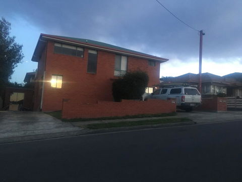 Spacious And Central To CBD - Redcliffe Tourism 3