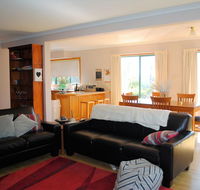 Spacious and central to CBD - Redcliffe Tourism