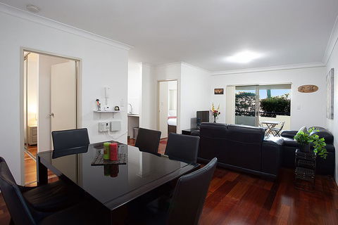 Spacious Family Apartment Close To Olympic Park - Redcliffe Tourism 0